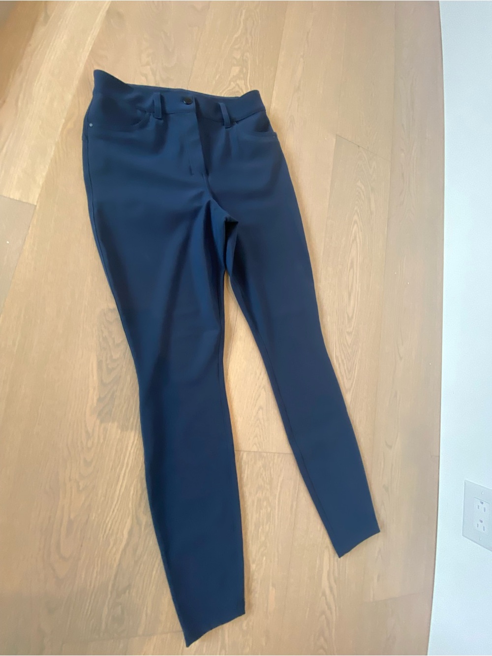 Lululemon Women’s Navy Slim fit Pants Size 28 waist - Picture 4 of 5